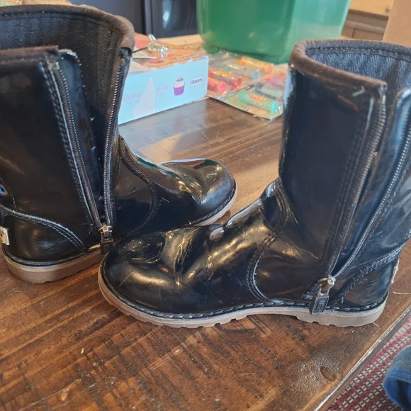 Ugg kids 12 black patent leather - Picture 5 of 6